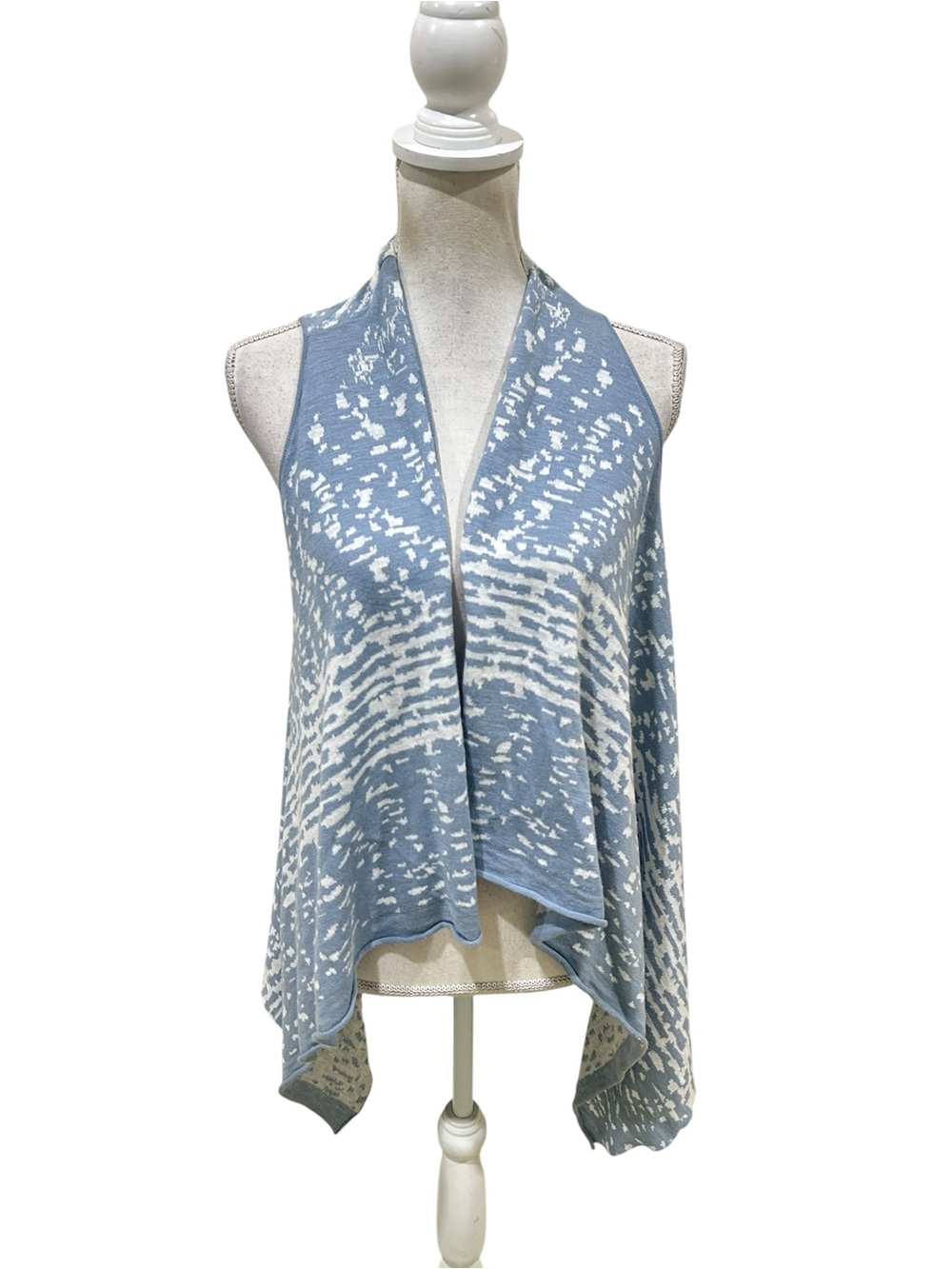InCashmere Blue and White Open Front Knit Poncho Vest cotton/linen size small